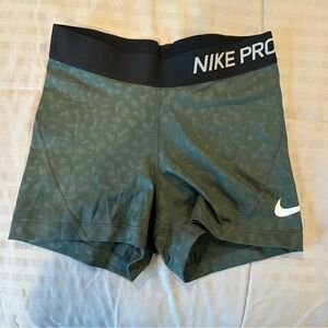 Women’s XS NikePro Dri-fit spandex shorts